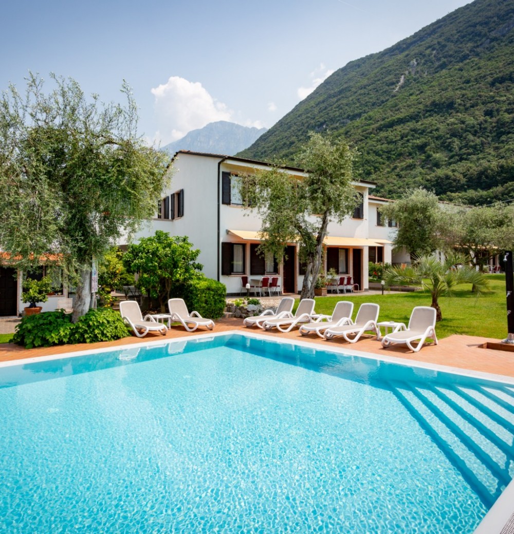 Entdecken Sie das Residence Hotel Alesi - 3 Sterne in Malcesine, ideal für Familien