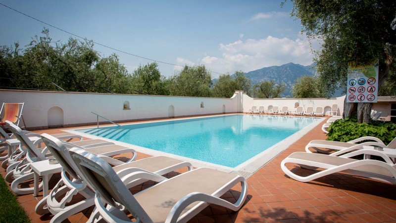 Entdecken Sie das Residence Hotel Alesi - 3 Sterne in Malcesine, ideal für Familien