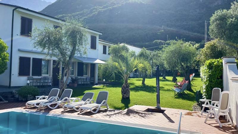 Entdecken Sie das Residence Hotel Alesi - 3 Sterne in Malcesine, ideal für Familien