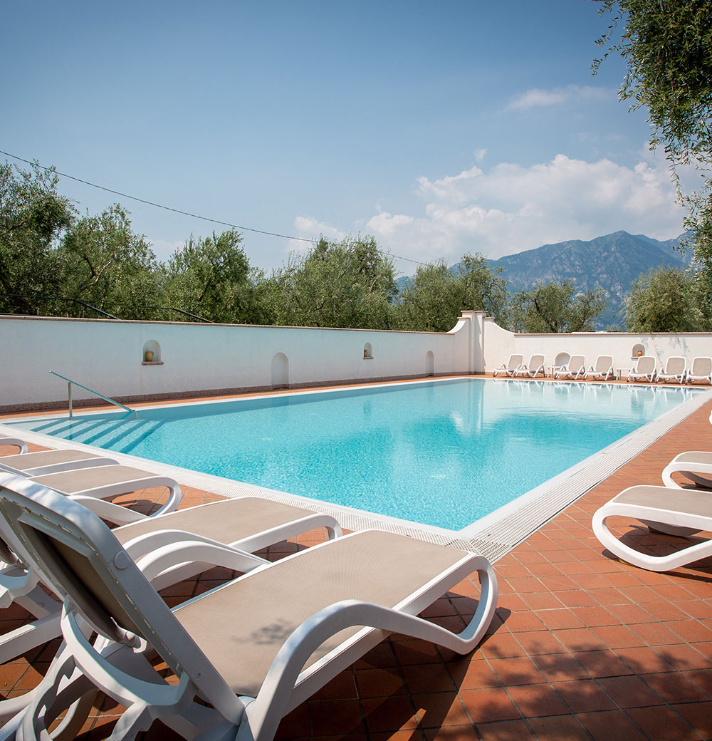 Discover the Residence Hotel Alesi - 3 stars in Malcesine, ideal for families